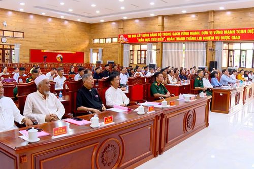 Gặp mặt đại biểu người có uy tín đại diện các thành phần dân tộc, tôn giáo