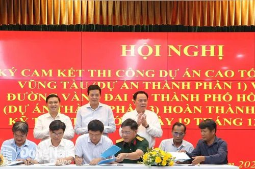 16 nhà thầu ký cam kết hoàn thành thông xe kỹ thuật đường cao tốc Biên Hòa - Vũng Tàu, đường Vành đai 3 - Thành phố Hồ Chí Minh trước ngày 19-12-2025