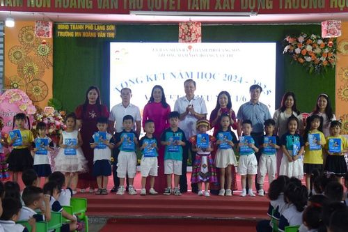 Lãnh đạo thành phố Lạng Sơn thăm, tặng quà Tết Thiếu nhi