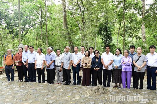 Đoàn đại biểu Quốc hội tỉnh Quảng Nam, Hậu Giang, Đắk Nông thăm Khu di tích Quốc gia đặc biệt Tân Trào