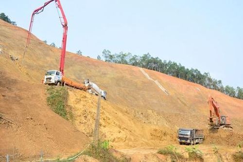Đề nghị bàn giao mặt bằng sạch dự án đường Hồ Chí Minh qua Tuyên Quang trong tháng 6