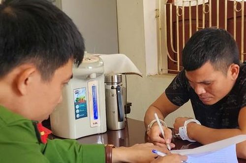 Tài xế ô tô đầu kéo phớt lờ hiệu lệnh dừng xe, thách thức CSGT