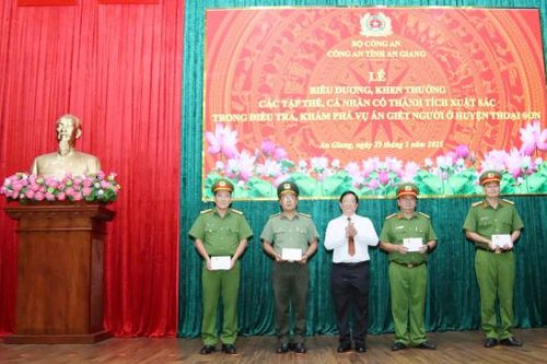 Khen thưởng các tập thể, cá nhân khám phá nhanh vụ án sát hại Phó Chủ tịch hội Nông dân xã