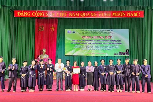 Chung kết Cuộc thi 'Bảo tồn tiếng dân tộc Tày, Nùng cho học sinh THCS và THPT trong vùng Công viên địa chất Non nước Cao Bằng'