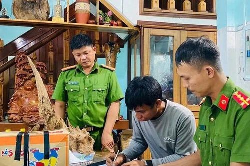 Cám cảnh người đàn ông vừa trộm đồ thì gặp ngay công an đi tuần tra