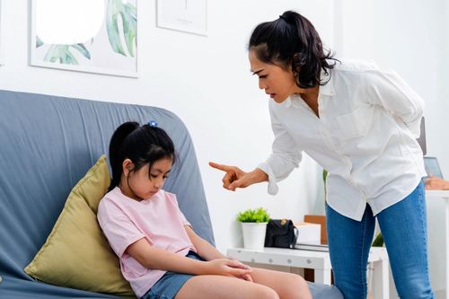 'Nói không cần thành tích, nhưng con điểm kém là đánh mắng không trượt phát nào'