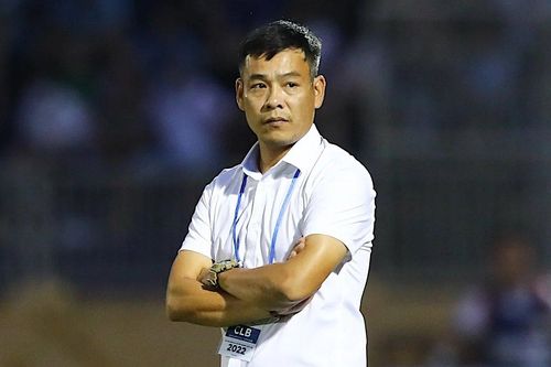 HLV Hoàng Anh Tuấn mất việc dù chỉ thua 1 bàn, ai thay thế?