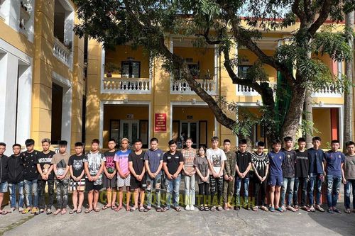31 thanh niên cầm kiếm hẹn nhau hỗn chiến trên đường phố ở Thái Bình