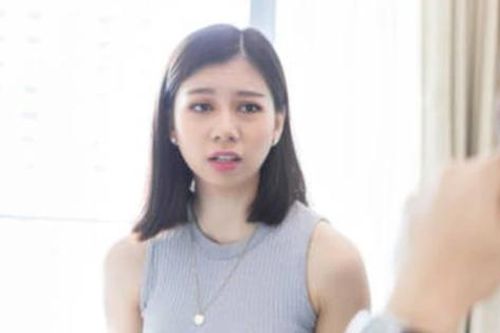 9 năm kết hôn, tôi khổ sở khi thấy chồng làm những việc này cho gia đình người yêu cũ