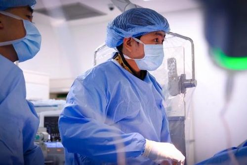 Bảo hiểm y tế chi trả hơn 50% các thủ thuật can thiệp thần kinh và nội mạch tại FV