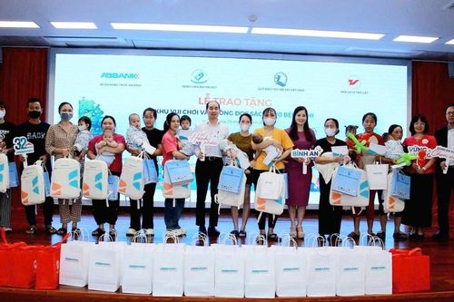 Trao tặng khu vui chơi, phòng đọc sách cho Bệnh viện Nhi Hà Nội