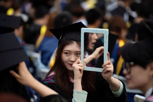 Người trẻ Trung Quốc không dám nghĩ đến chuyện về hưu