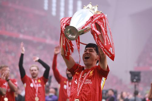 Sao Nhật Bản chốt tương lai ở Liverpool