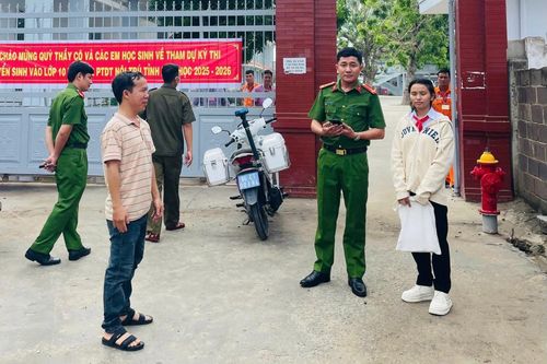 Học sinh đi nhầm điểm thi 60 km, được công an hỗ trợ kịp thời