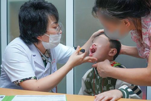 Trả lại cho em tiếng nói, nụ cười…