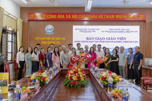 4 giáo viên Quảng Trị tình nguyện sang Lào giảng dạy tiếng Việt