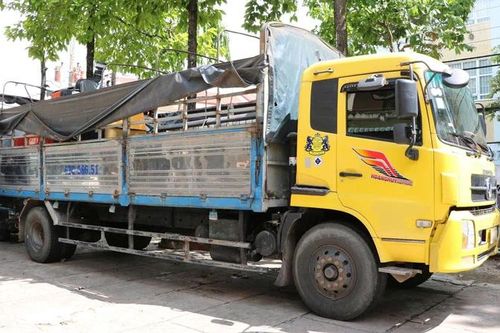 Triệt phá đường dây vận chuyển trái phép máy gặt đập liên hợp quy mô lớn từ Campuchia về Việt Nam