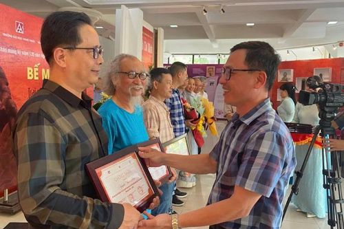 Thắp lửa từ đất – Gốm Huế tri ân Bác Hồ