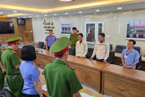 Khởi tố vụ án và 3 bị can tổ chức chôn lấp hơn 162 tấn chất thải rắn gây ô nhiễm môi trường