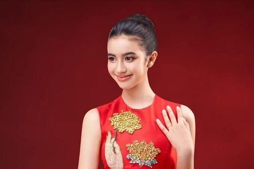 Công chúa Campuchia tuổi 13 xinh đẹp như minh tinh hạng A