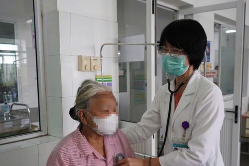 Ho, viêm phổi hơn 3 tháng do xương mắc trong phế quản không hay biết