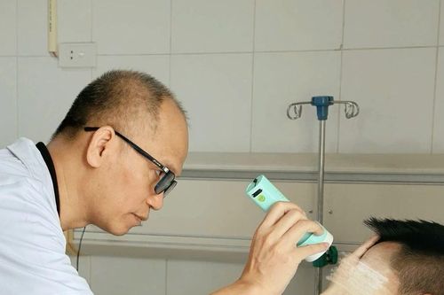 Mất thị lực sau mũi tiêm xóa nhăn trán