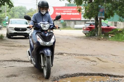 Nhiều tuyến đường ở TP Vinh xuống cấp nghiêm trọng