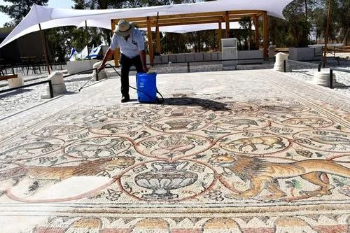 Israel giới thiệu với công chúng bức tranh khảm cổ tinh xảo, nhiều màu sắc niên đại 1.600 năm