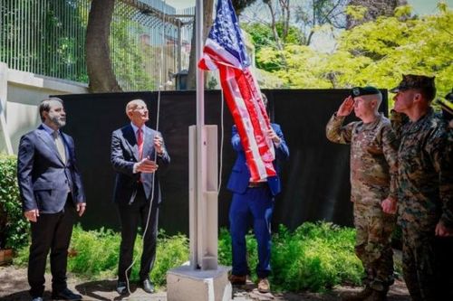 Syria đón chuyến thăm lịch sử của quan chức Mỹ, chính quyền mới hứng chịu cuộc tấn công đầu tiên của khủng bố IS