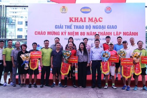 Khai mạc Giải thể thao chào mừng kỷ niệm 80 năm thành lập ngành Ngoại giao