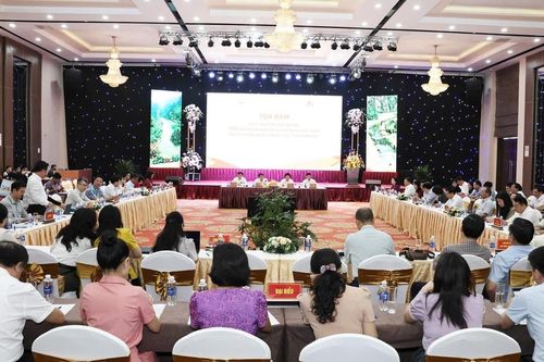 Tọa đàm 'Phát huy truyền thống 100 năm Ngày Báo chí cách mạng Việt Nam - Báo chí Ninh Bình vì mục tiêu thiên niên kỷ'