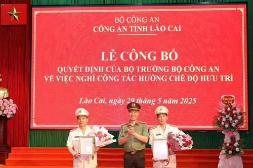 Công an tỉnh Lào Cai trao Quyết định nghỉ công tác hưởng chế độ hưu trí đối với 2 Phó Giám đốc Công an tỉnh