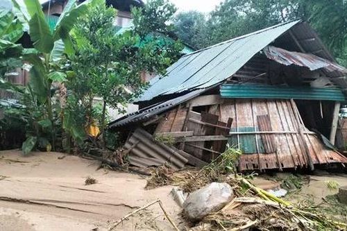 Nghệ An: Nhà bị cuốn trôi, đường ngập bùn sau trận lũ quét dữ dội