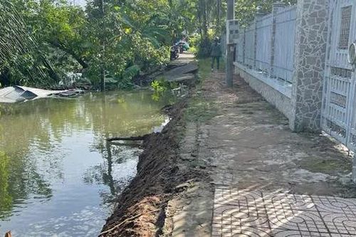 Lại sạt lở tại Hậu Giang làm mất đường giao thông