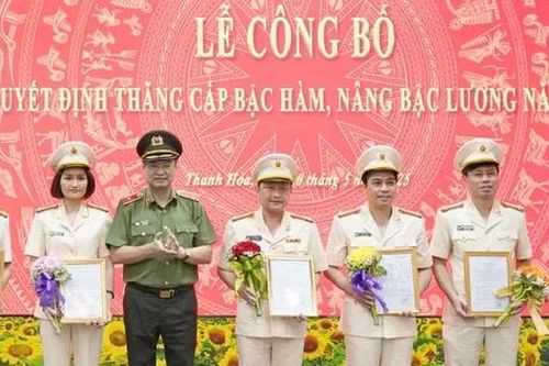Thăng cấp bậc hàm, nâng bậc lương cho 2.339 cán bộ, chiến sỹ công an Thanh Hóa