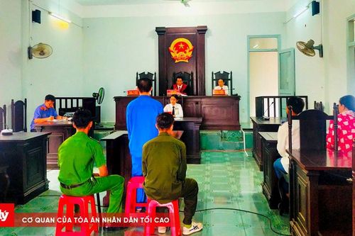 Đêm khuya đột nhập vào nhà trộm xe máy