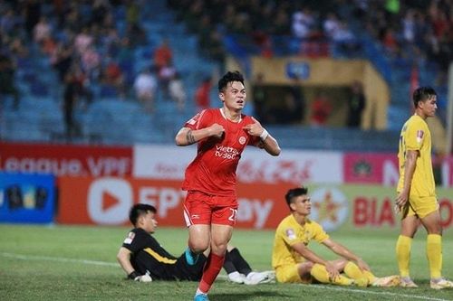 Xuất hiện thêm cầu thủ Việt Nam có giá triệu USD; Công Phượng lên tuyển Việt Nam, quyết 'xé lưới' Malaysia