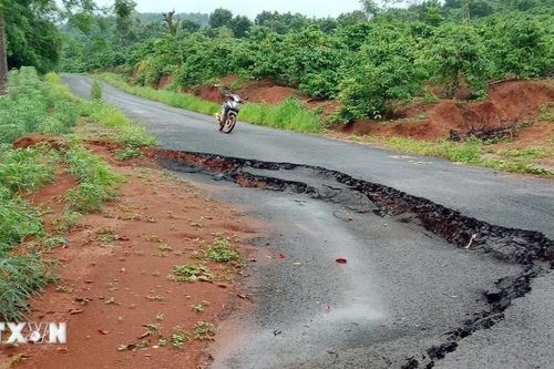 Đắk Nông: Đảm bảo an toàn giao thông qua khu vực sụt lún ở thành phố Gia Nghĩa