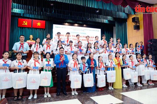 Lãnh đạo TP Hồ Chí Minh gặp gỡ, lắng nghe thiếu nhi