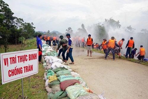 Bộ Xây dựng chỉ đạo ứng phó với áp thấp trên biển đông, mưa lớn và nguy cơ sạt lở, lũ quét