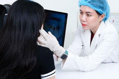 Bác sĩ Da liễu Lê Thị Ngọc Hoàn: Người đứng sau hàng ngàn case 'giải cứu' sẹo rỗ thành công