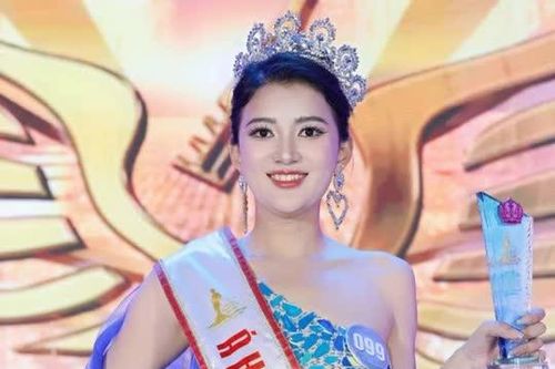 Bích Hạnh đăng quang ngôi vị Á hậu 3 Hoa hậu Doanh nhân Đại Việt 2025