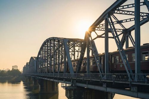 Đây được xem là 'Tháp Eiffel nằm ngang' giữa lòng Hà Nội, biểu tượng trường tồn hơn 100 năm lịch sử