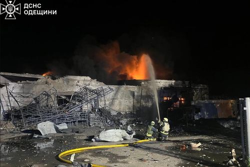 Nga oanh tạc Ukraine trong đêm: 90 UAV, tên lửa Iskander dội xuống Kharkov và Odessa