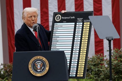 Thuế đối ứng của ông Trump khiến các công ty lớn thiệt hại ít nhất 34 tỷ USD