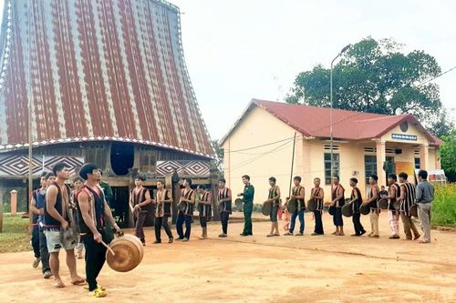 Xây dựng nông thôn mới gắn với bảo tồn và phát huy bản sắc văn hóa ở Ia O