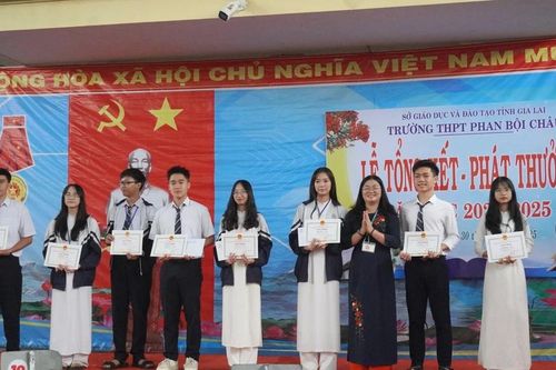 Trường THPT Phan Bội Châu tổng kết năm học 2024-2025