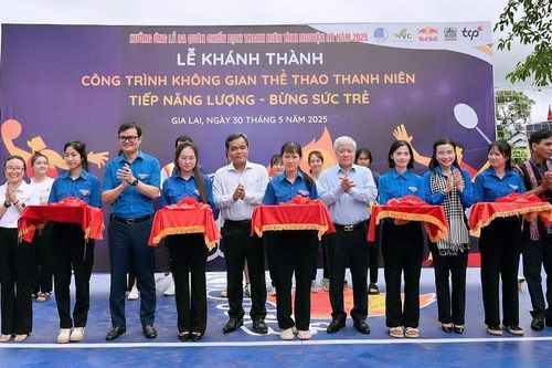 Trung ương Đoàn TNCS Hồ Chí Minh bàn giao công trình không gian thể thao và khởi công nhà nhân ái tại huyện Chư Păh