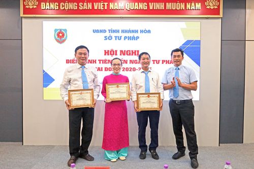 Sở Tư pháp Khánh Hòa khen thưởng 3 tập thể, 15 cá nhân điển hình tiên tiến