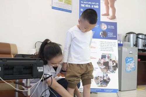 Bệnh viện Đa khoa Hưng Thịnh khám miễn phí bàn chân bẹt cho trẻ từ 0 đến 6 tuổi